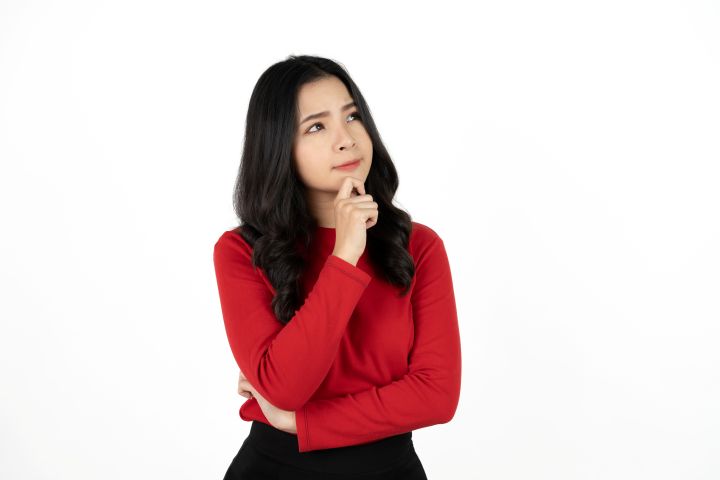タイ　考える女性